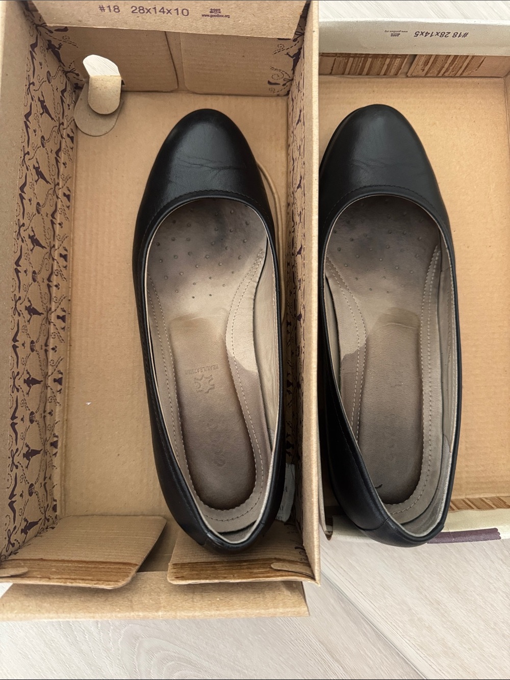 Ecco black leather shoes with comfortable low heels size 37 EU / US7